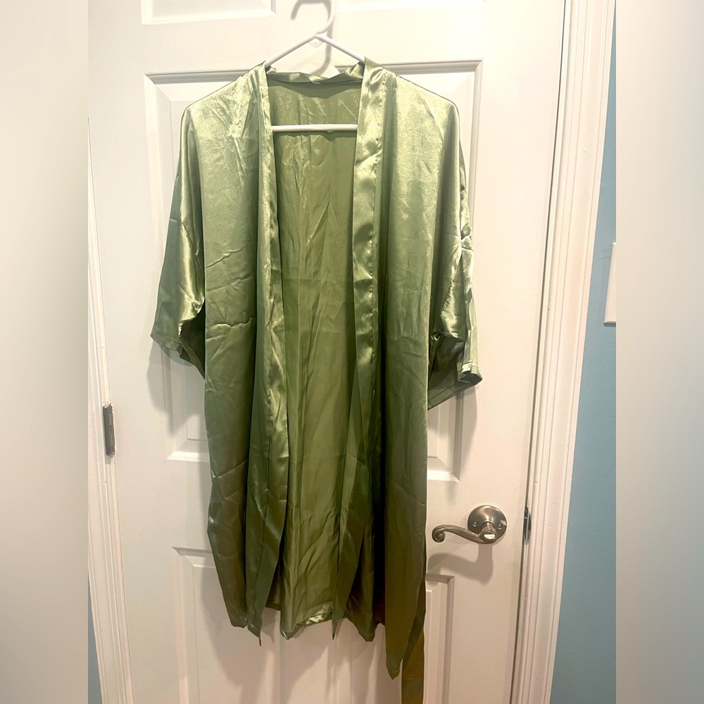 NEVER USED BRIDESMAIDS SILKY ROBE SET- Silky, light green